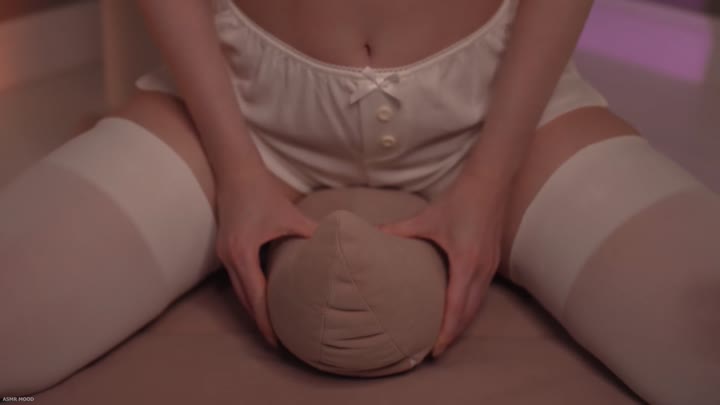 #ASMR   #Mood    埋进姐姐的腿间