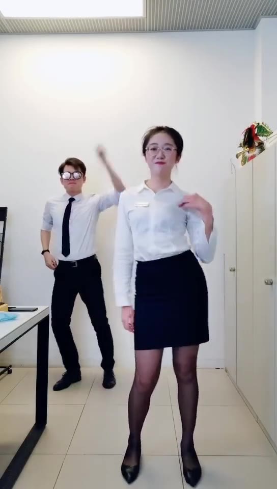 #正装#本想好好蹭个热度，找个舞伴。竟然是这样的