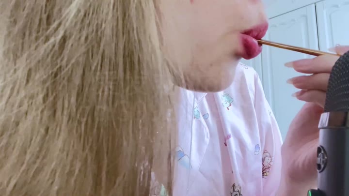 #pipi酱睡不醒 三种勺子吃蜂蜜