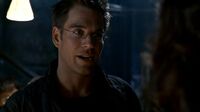 Dark Angel S02E15 - Fuhgeddaboudit.mp4