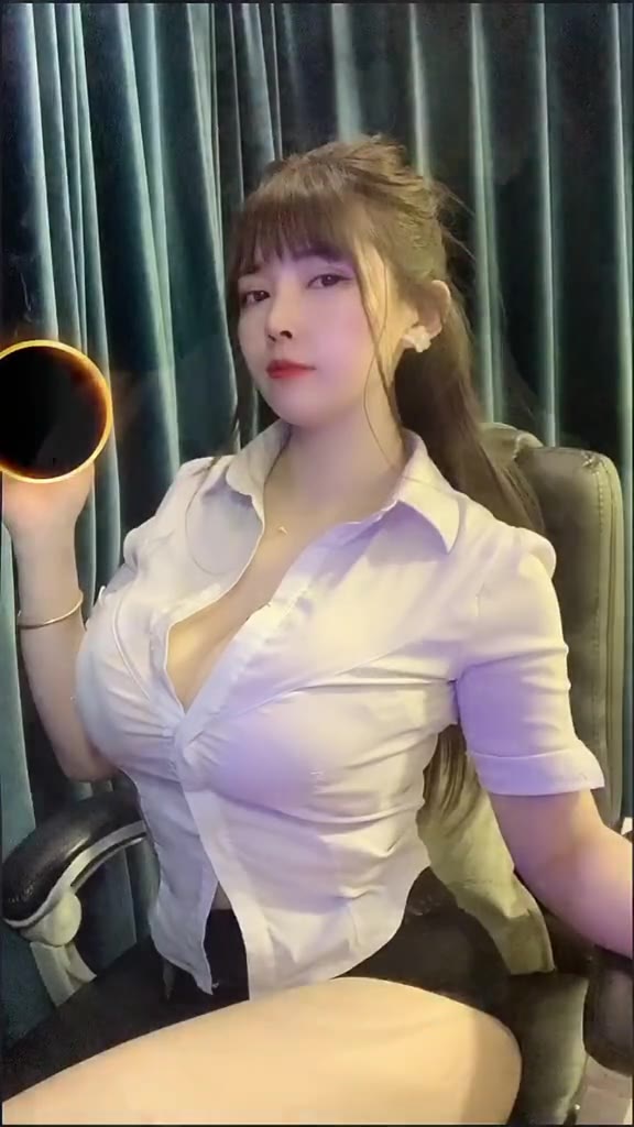 #正装#@小白妹纸超爱吃 @DOU+小助手  看