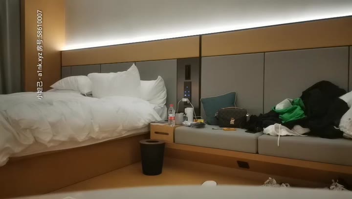 文轩探花 健美教练 穿上情趣开裆黑丝 骑乘翘起屁股后入大力猛操