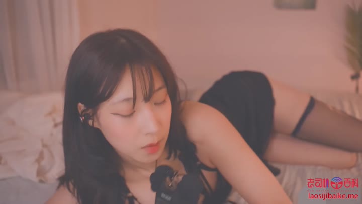 极品美女的性感丝袜摩蹭哄睡   #明雅秋  #ASMR  #耳骚 #美女