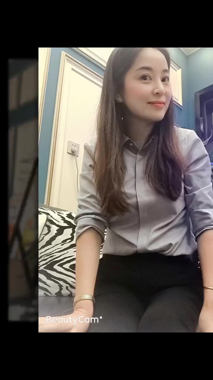 #正装#她把职业装穿的这么性感，满满的诱惑，姑娘