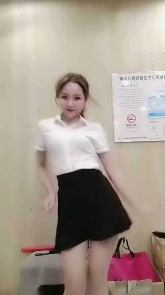 #正装#老板不在，在前台偷偷跳个舞！！但愿不要刷