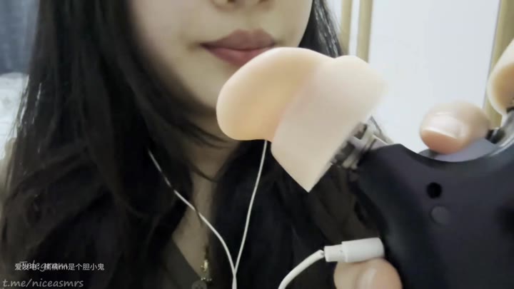 #ASMR  #楠楠nn是个胆小鬼  跳跳糖舔耳