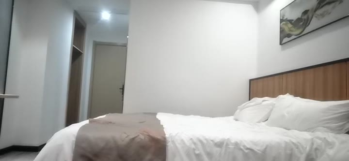 【油哥探花】3P高颜值苗条女神_身姿曼妙柳腰翘臀，服务态度特别好，激烈做爱太舒服了,