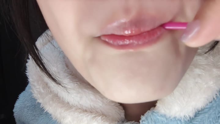 #ASMR    #白喵    吃棒棒糖口腔音~