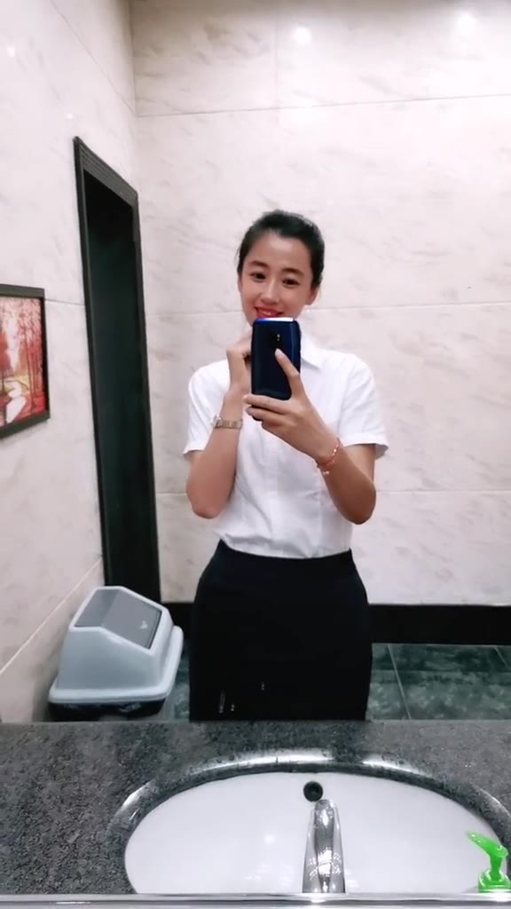#正装#83年的老阿姨来了，其实年轻时确实有人爱