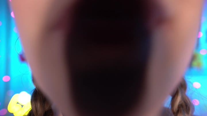 ASMR_Face_L❣cking,_Kissing,_Breathing,_Tapping_leather_choker.mp4. .