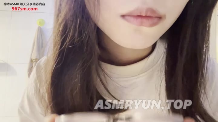 #困困想睡 舔眼镜 舔手指