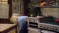 Family Ties S07E11 - Get Me to the Living Room on Time.mp4