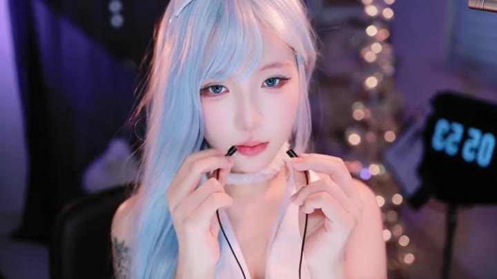 #ASMR     #妮有柿      一口含住 吃掉你的耳朵