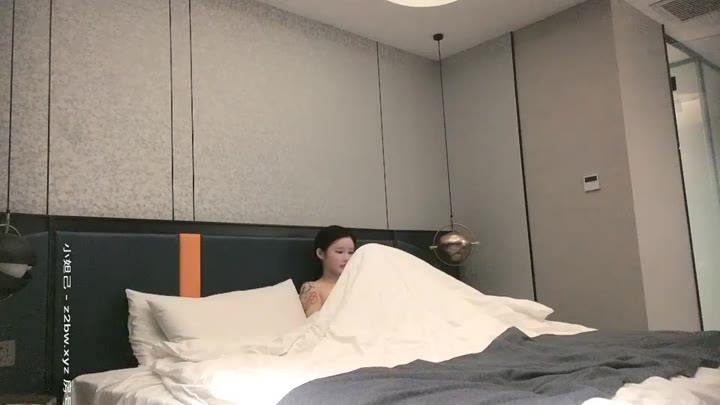 【李寻欢探花】网红脸外围 黑丝肥臀翘起摸穴，扛起腿一顿爆操