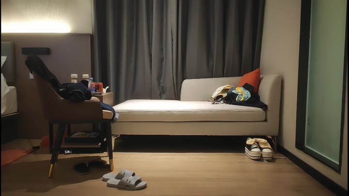【#锤子探花】十分健谈的娇小少妇，换上开档黑丝翘着屁股等待插入