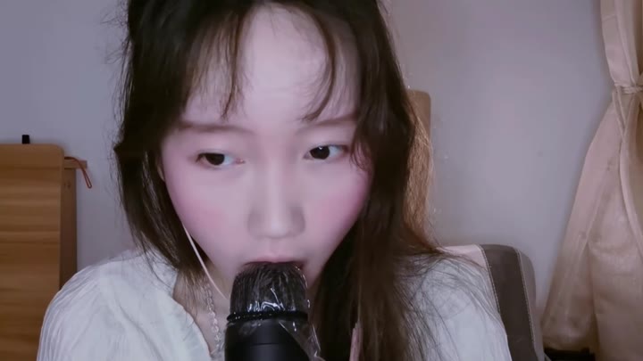 #ASMR    #YiDan的窝窝   舔舐麦克风