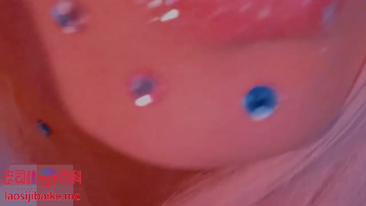水钻淫荡妹子的淫荡舔耳真到位!_ASMR