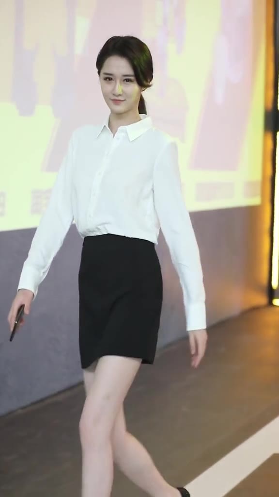 #正装#气质拿捏的非常到位，第一次看到职业装也能