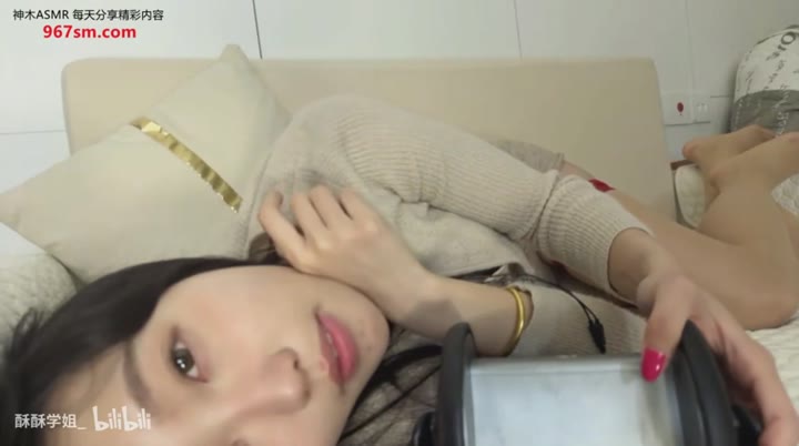 #酥酥学姐  躺在姐姐怀里吧~舔耳