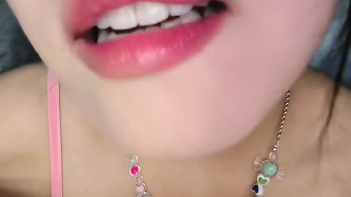 #白喵助眠    舔屏10min（偏视觉的舔屏，白喵的嘴真好看）