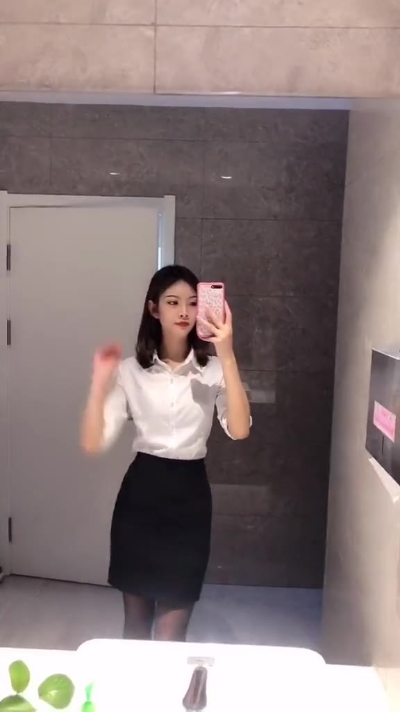 #正装#为什么有的女生不上班还有钱花，而我拼命的