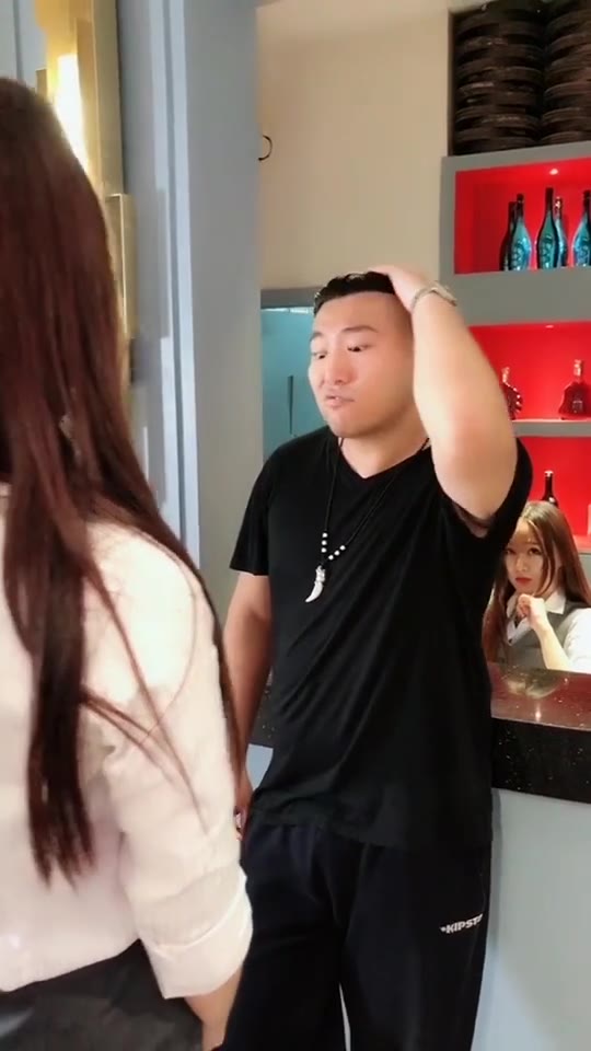 #正装#公共场所 请不要插队哦！