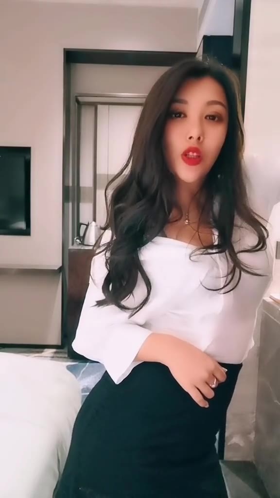 #正装#只要女孩还喜欢你，没有什么事，是抱一抱解