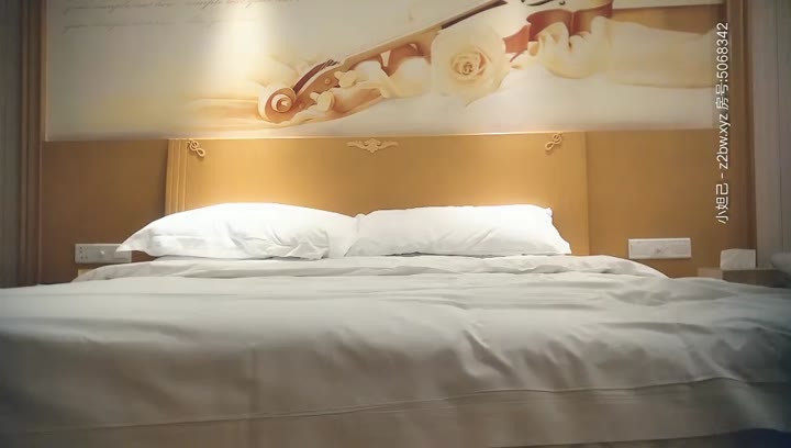 【七天高端外围】身材苗条的妹子 翘起屁股后入，啊啊啊呻吟娇喘诱人