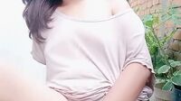 Bokep Indo Zahra Omek Ngangkang Outdoor Samping Rumah