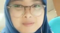 Bokep Indo Jilbab Omek Show Memek Di Tempat Kerja