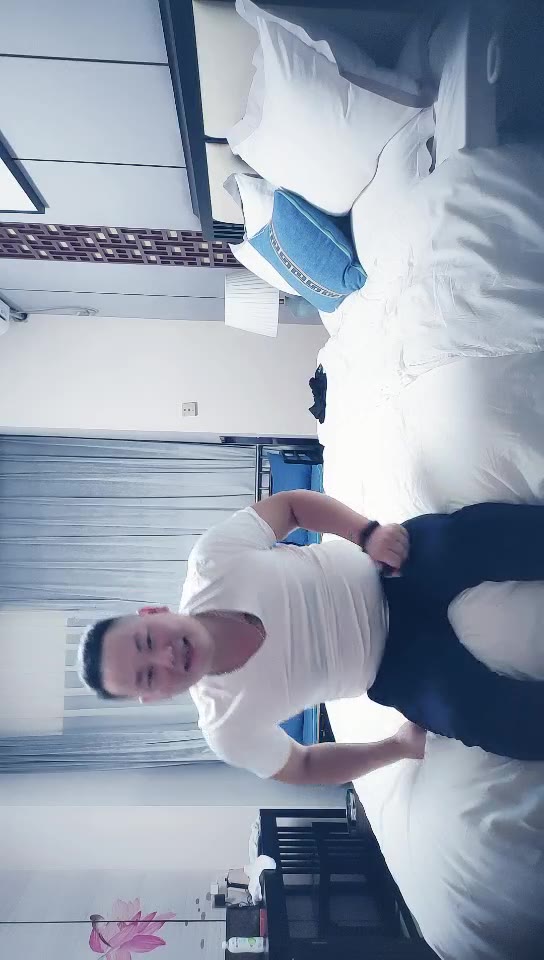 #子龙寻花 08-26赵总约包臀裙网红妹，舌吻调情穿上超性感情趣装，