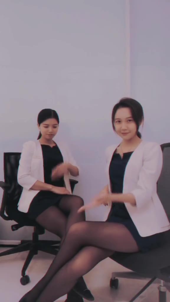 #正装#臭弟弟还不过来？@GJian @抖音小助