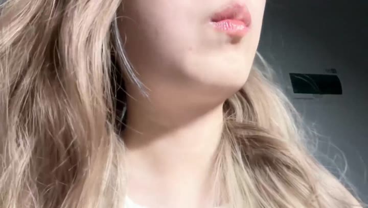 #小灿助眠 #少女 #白嫩 喂你水