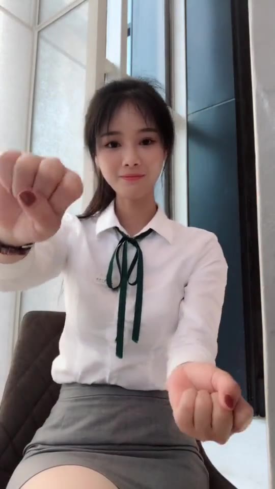 #正装#又想刷存在感，只能发一个笑的像两百斤大傻