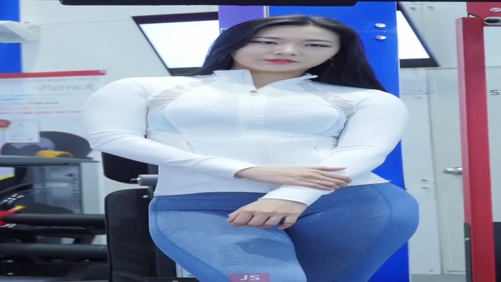 韩国美女教练紧身裤健身实拍2