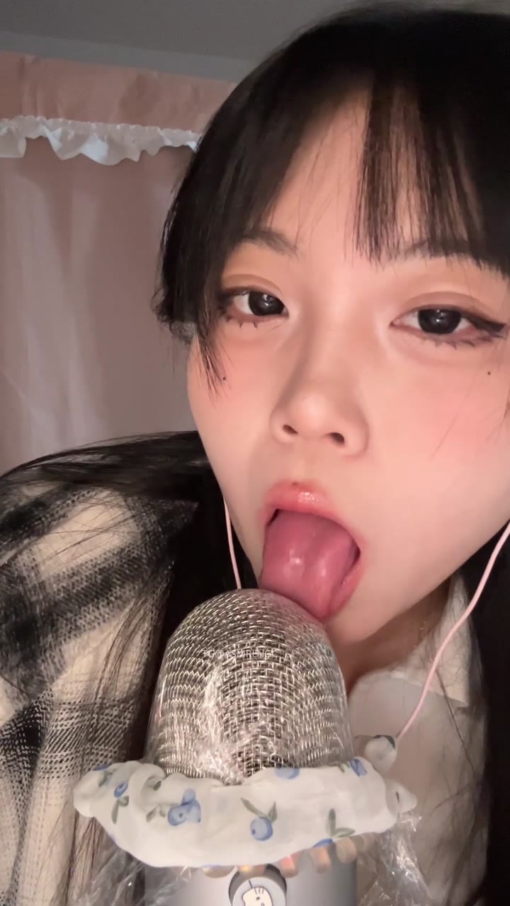 #槑十三 小也睡不醒 大舌头舔麦