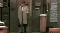 Barney Miller S04E16 - Eviction part 1.mp4