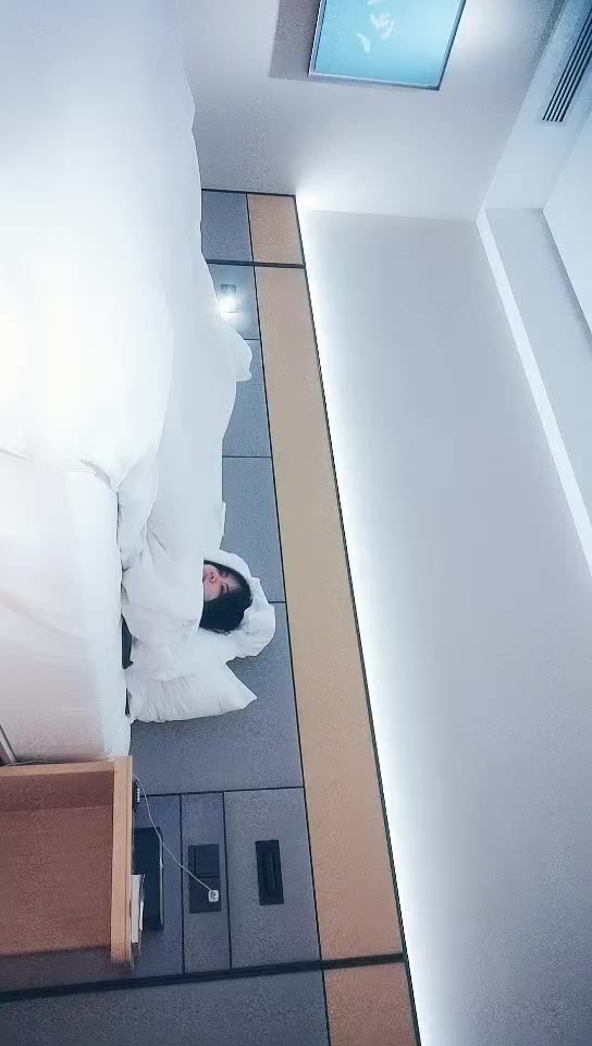【#租豪车钓拜金女】08-09豪车在手 22岁美甲店小姐姐上钩 酒店相拥聊天 以为碰到高富帅 裸体展露任君玩弄