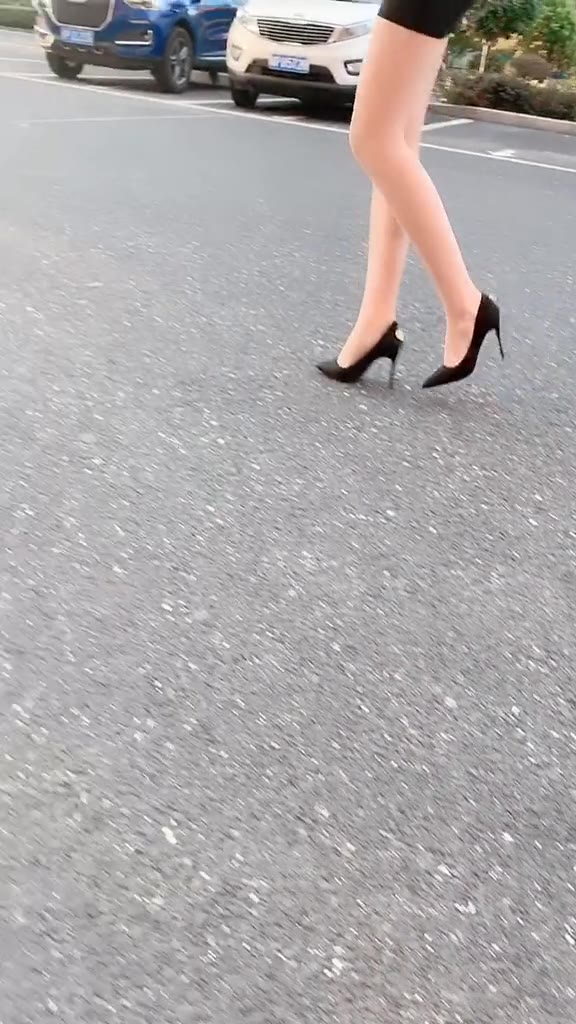 #正装#家里要拆迁了，可以借我20块钱嘛@抖音小