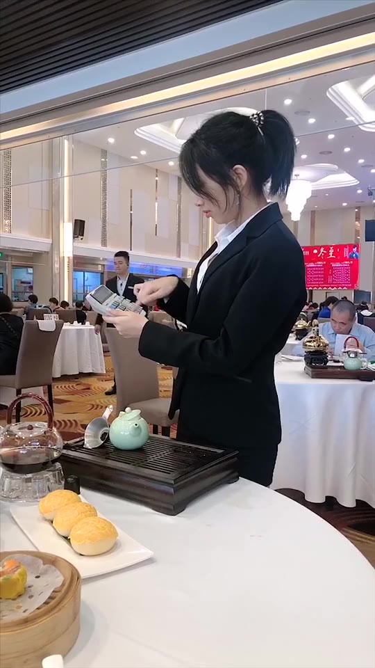 #正装#任性的我。你还不来给我免一下单？？@抖