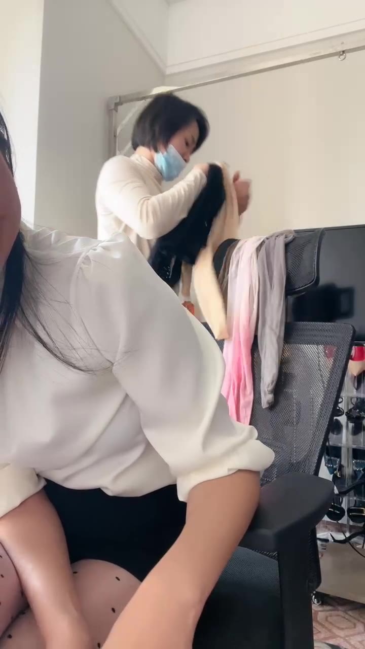 武汉爱丽丝 监督家政啊姨做家务