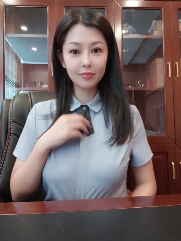 #正装#哈哈 借了一件工作服 我要带头穿  阿玛