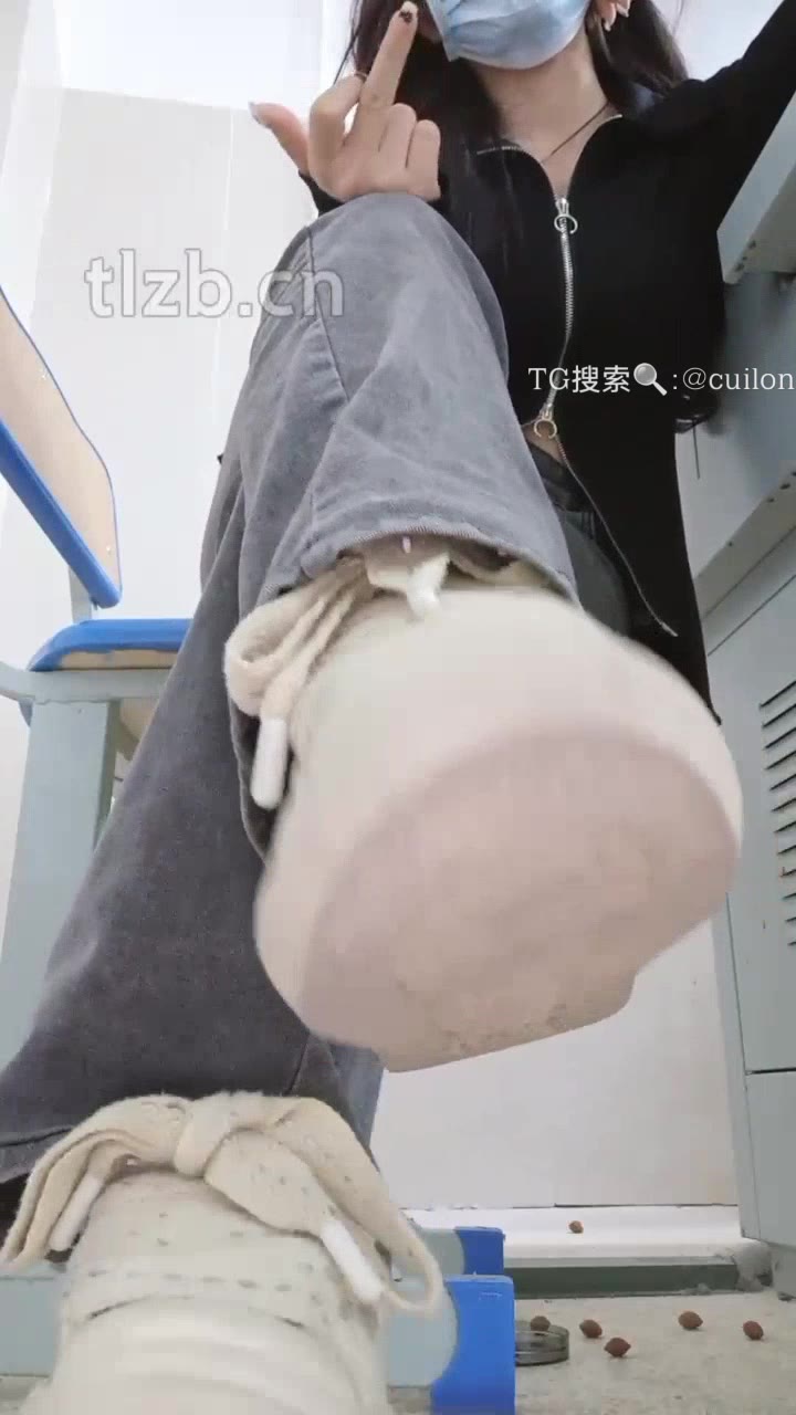 爱可呀  ——教室玩红绿灯【最新视频】