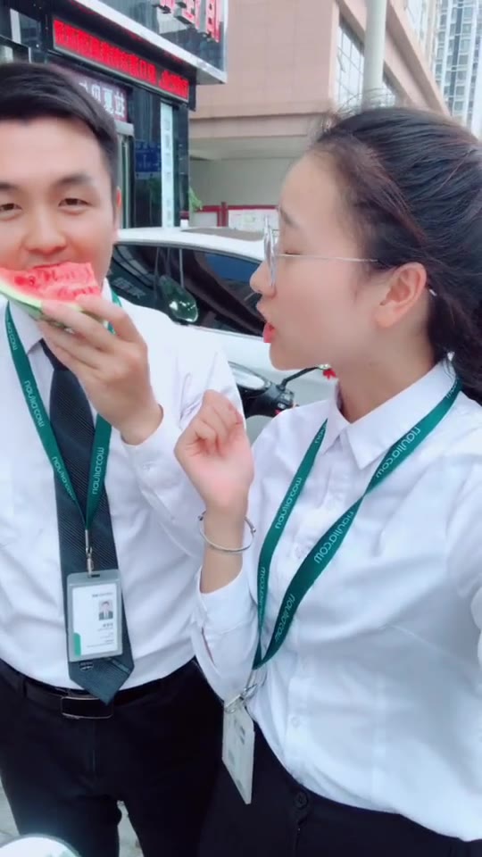 #正装#不合格的同事，一口都不给我吃