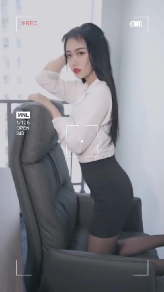 #正装#什么叫风情万种？   @抖音小助手