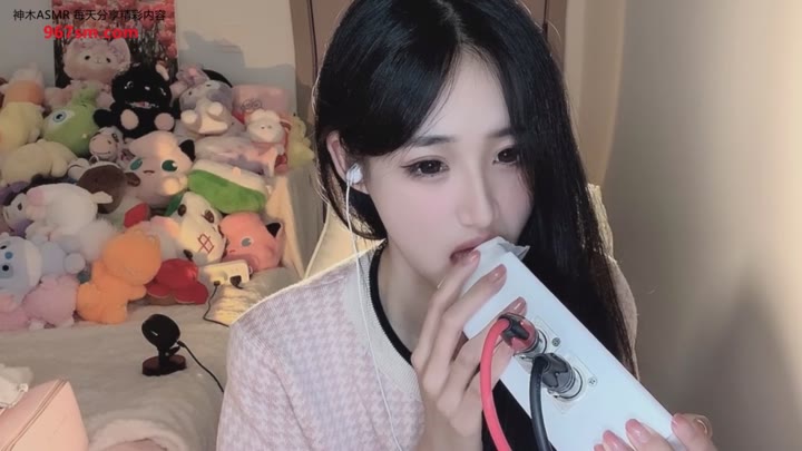 #ASMR  #啵啵梨   舔耳