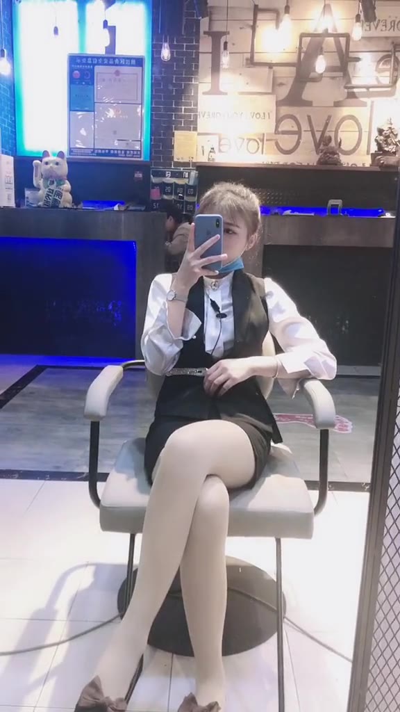 #正装#你尝试过你比心，结果人家给你递烟嘛？