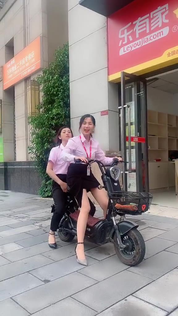 #正装#@乐有家你来或者不来，我们都在这里，