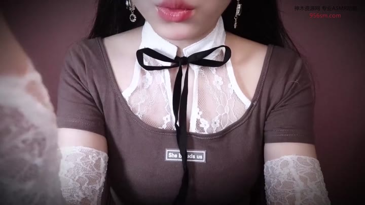 #小羊喵 小调皮假装捂住哥哥的耳朵~