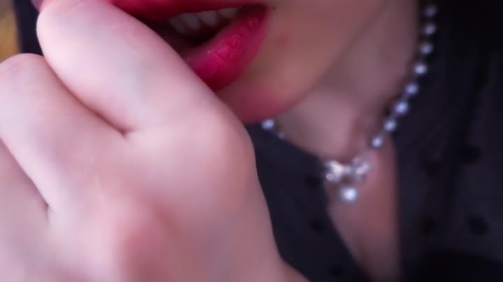 小羊喵ASMR_做你一天女朋友，哥哥会对小羊做些什么呢?